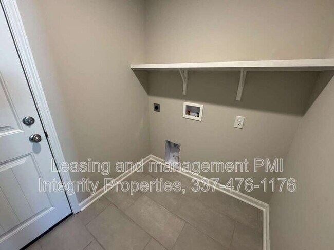 Building Photo - 331 White Pine Dr