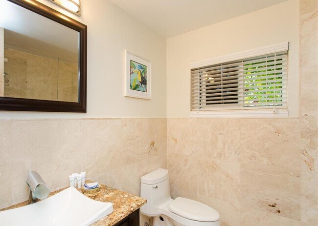 Building Photo - 433 SE 3rd Ter