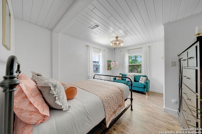 Building Photo - 690 Windrush