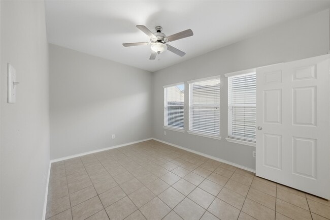 Building Photo - 1929 Kemah Village Dr