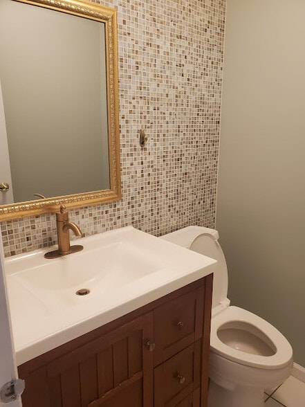 Building Photo - 2 Ginger Dr