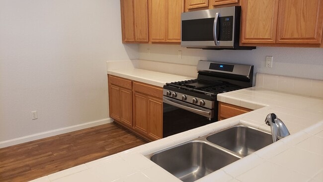 Building Photo - PRICE JUST REDUCED, ONLY $2,400 PER MONTH WITH A MOVE IN SPECIAL OF 1/2 OFF THE 1ST MONTH RENT FO...