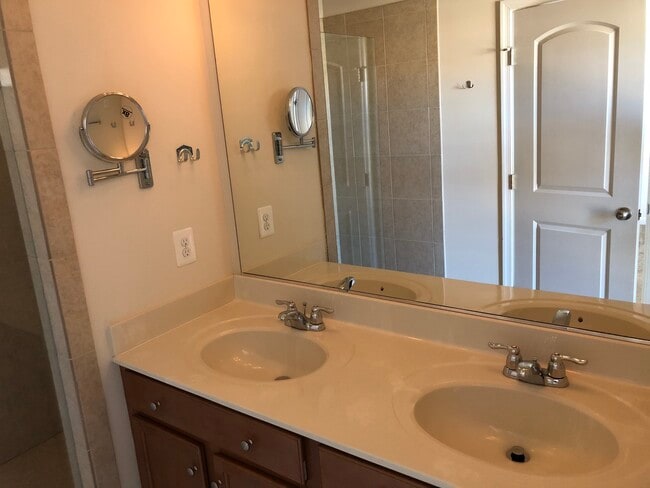 master bathroom - 9814 Smithview Pl