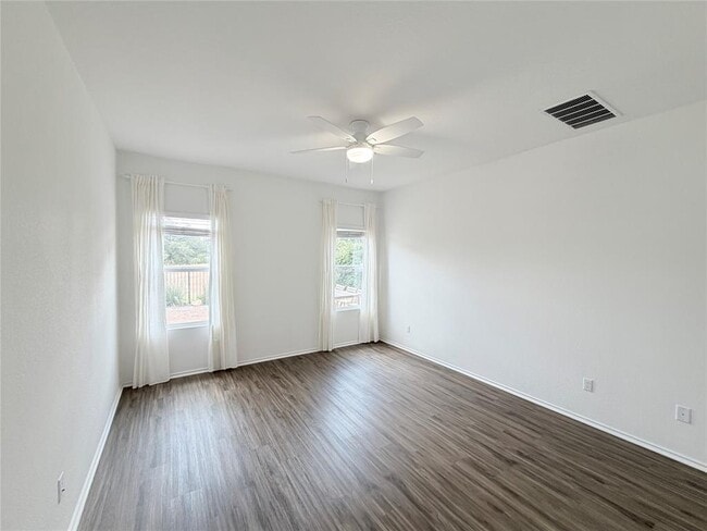 Building Photo - 928 Legends Ln