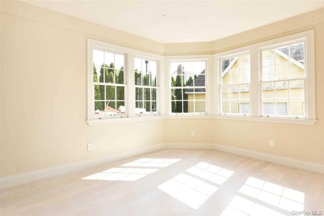 Building Photo - 1415 Old Northern Blvd