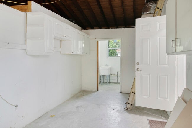 Building Photo - 1231 SW 32nd St