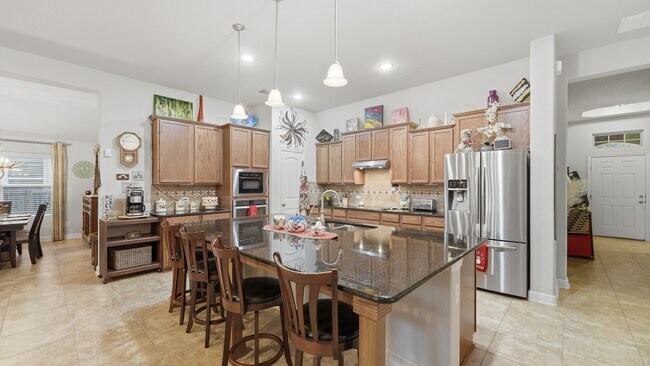 Building Photo - Spacious 3-Bed, 3-Bath Home with Island Kitchen, Loft, and Fenced Yard in New Braunfels