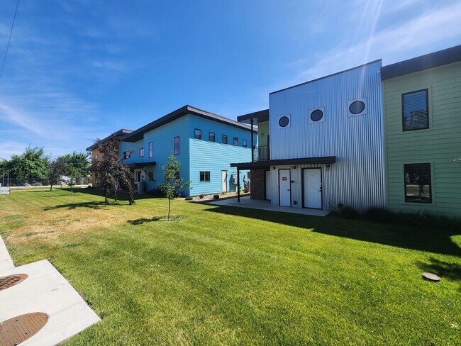 Building Photo - 1914 SunnyRidge Rd