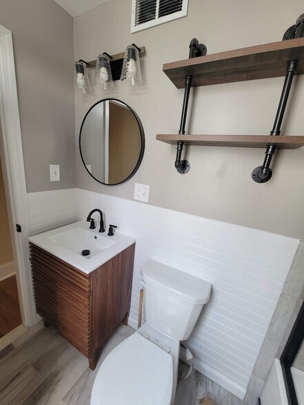 Building Photo - 933 Bleigh Ave