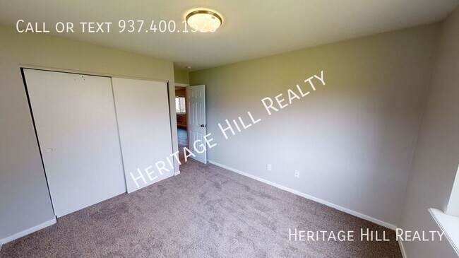 Building Photo - Renovated 2 Bedroom, 1 Bath Ranch Apartmen...