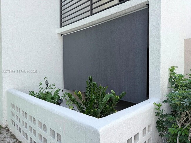 Building Photo - 9731 Fontainebleau Blvd