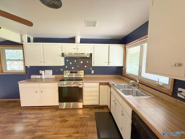 Building Photo - 1012 Strong St