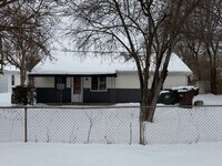 Building Photo - 2 Bed 1 Bath Single Family Home Available in Fairborn