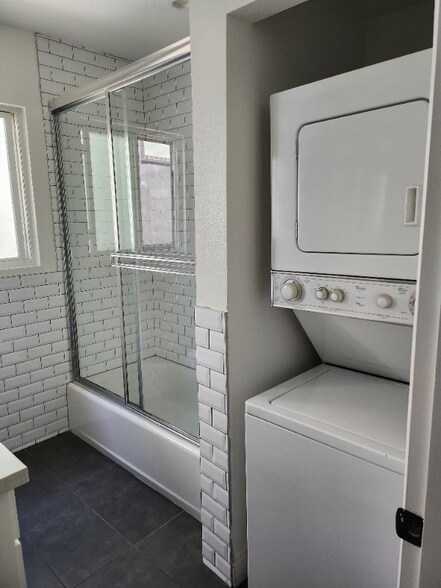 Building Photo - 1824 N Gramercy Pl