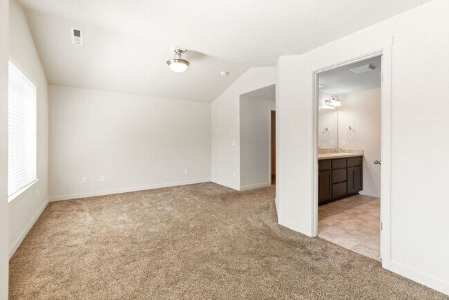 Building Photo - **AVAILABLE 18-May-2024** Woodridge Park C...