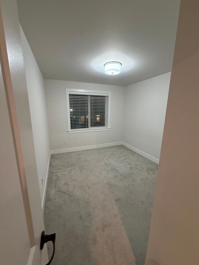 Building Photo - 14717 73rd St E