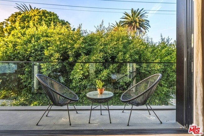 Building Photo - 722 Marine St