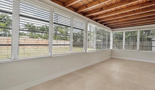 Building Photo - 219 SE 13th St