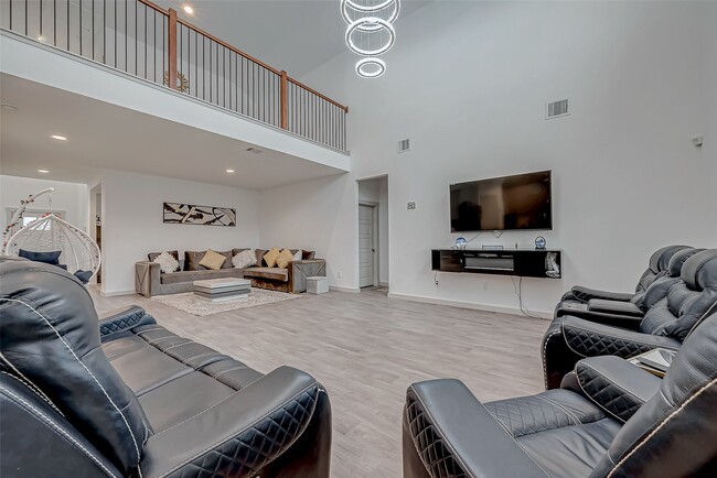 Building Photo - 6850 Amber Clf Ln