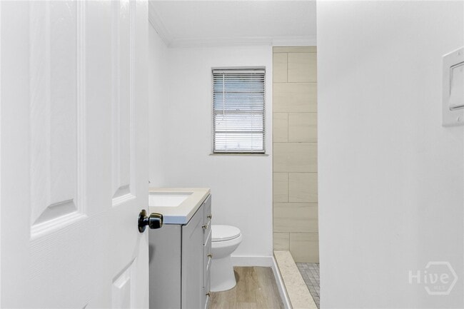 Building Photo - 819 W 51st St