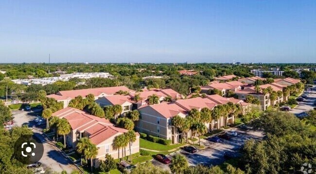 Building Photo - 833 Riverside Dr