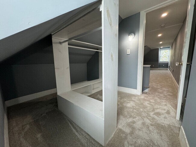 Building Photo - Completely Updated THREE BEDROOM TWIN!