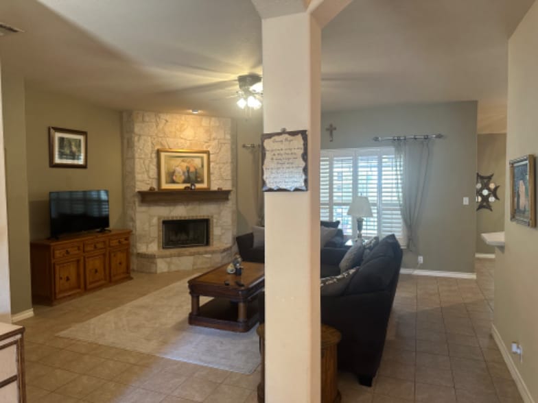 Building Photo - 1317 Wooded Knoll