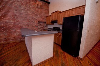 Building Photo - Market 102