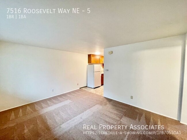 Building Photo - 7516 Roosevelt Way NE