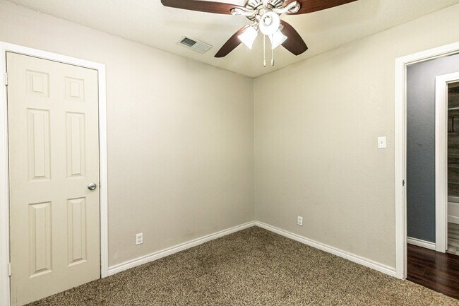 Building Photo - Sharp 3 Bedroom in LISD