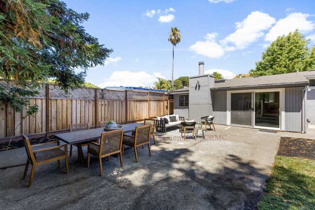 Building Photo - Central Novato Home with Large Yard and A/C!