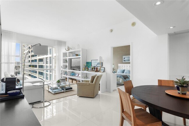 Building Photo - 6801 Collins Ave