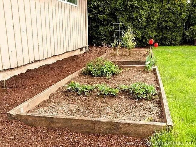 Building Photo - Updated 3 Bdr, 1 1/2 bath with garage and ...