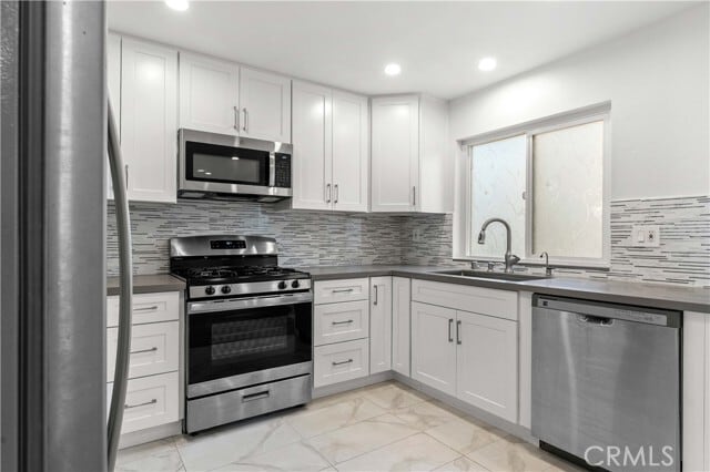 Building Photo - 552 Hahn Ave