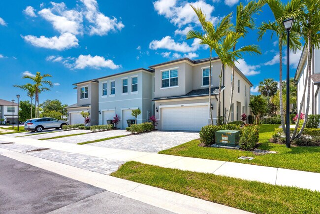 Building Photo - 6082 Carre Wy