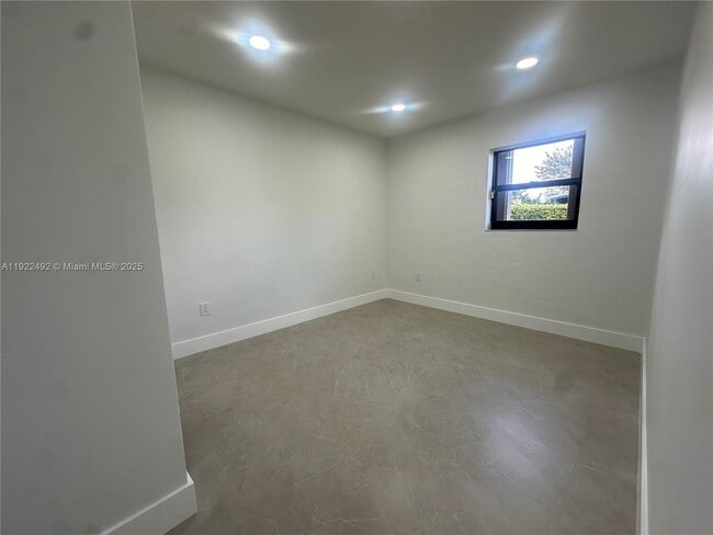 Building Photo - 6720 SW 50th Terrace