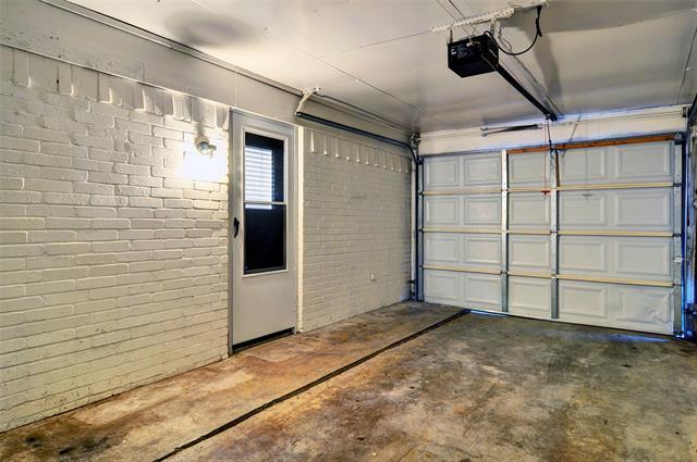Building Photo - 6815 W Cleburne Rd