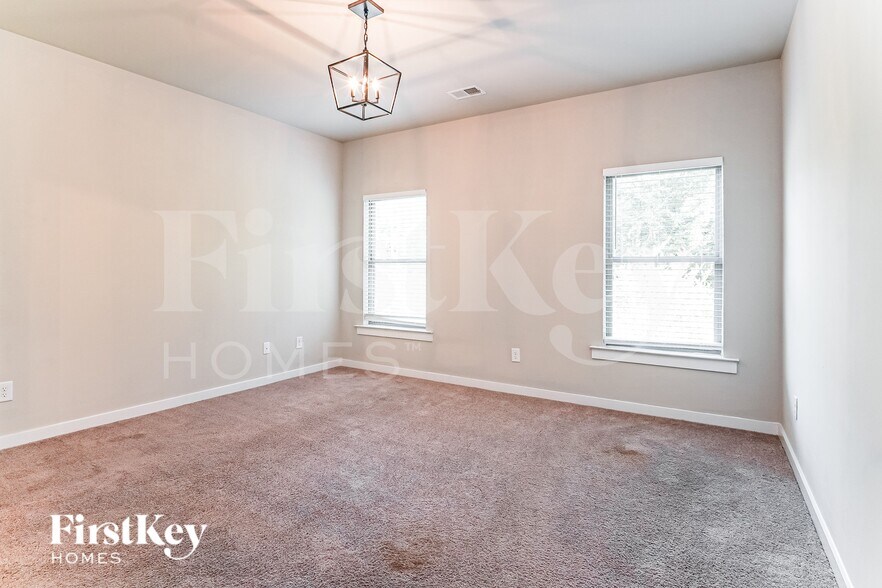 Building Photo - 300 Avalon Wy