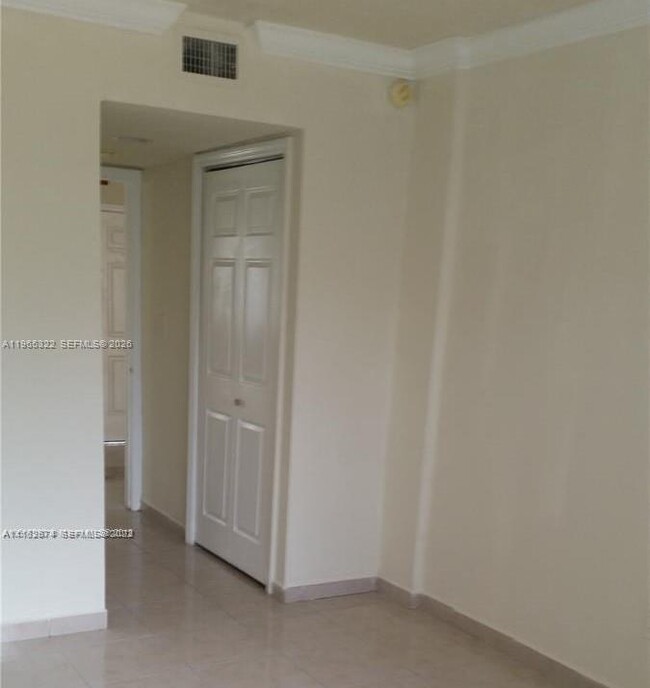 Building Photo - 981 NE 169th St