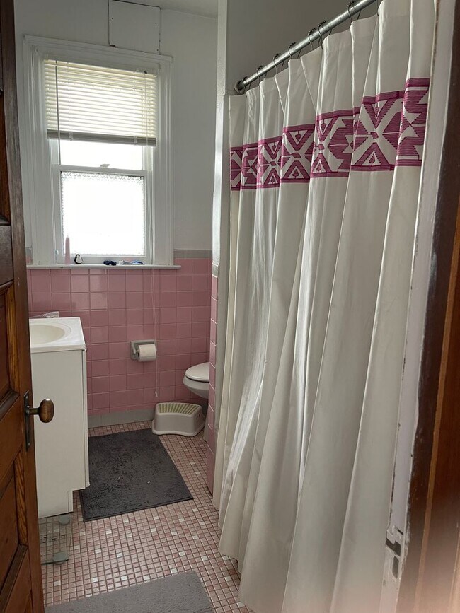 Building Photo - 288 Willow St