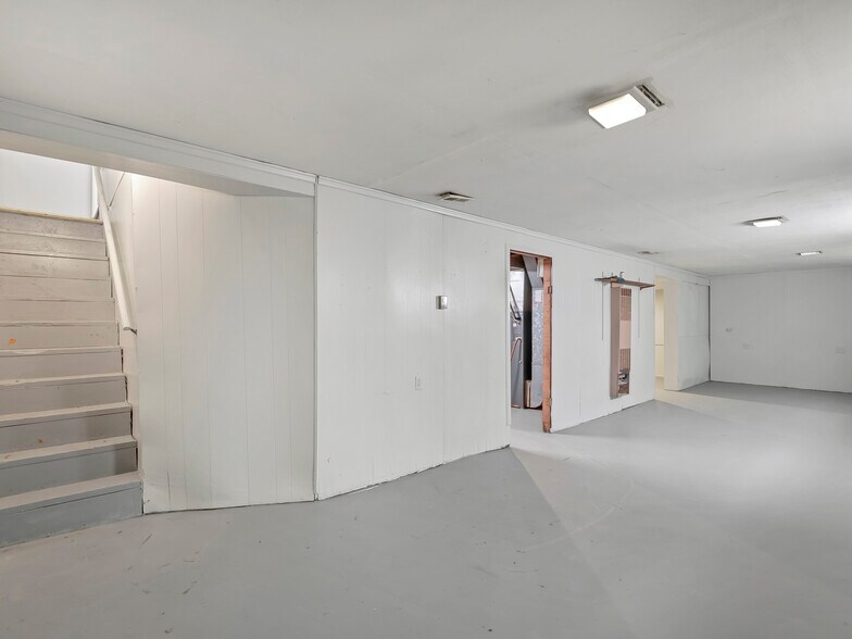 Building Photo - 10437 Count Dr