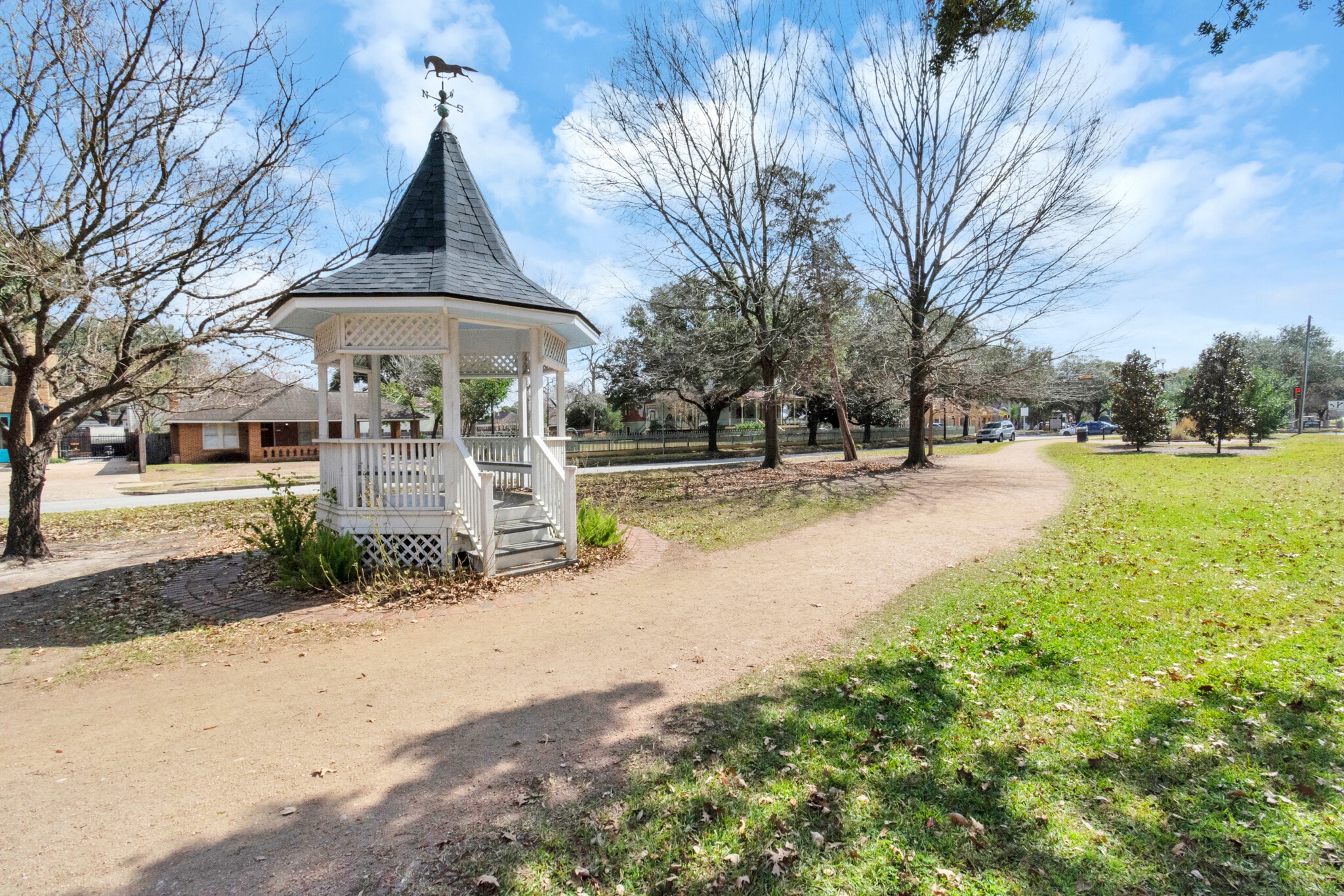 Walking paths - 620 Rutland St