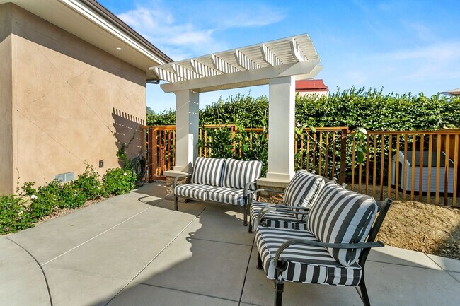 Building Photo - Newly-Built, Fully-Furnished ADU in Corona...