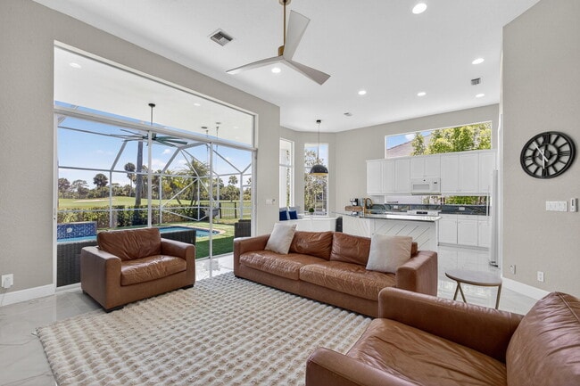 Building Photo - 6778 Oakmont Way
