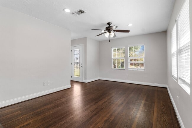 Building Photo - 714 Ogilvie St