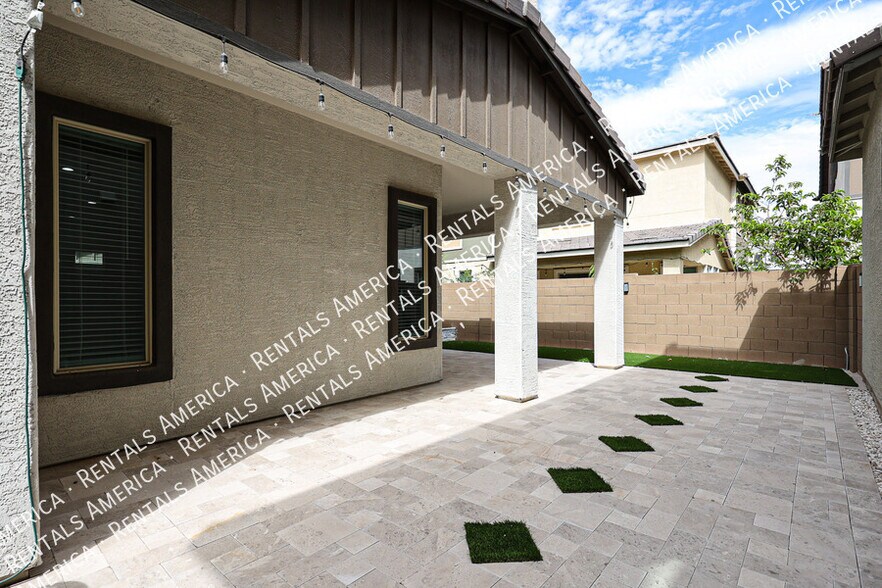 Building Photo - 640 W Winchester Dr