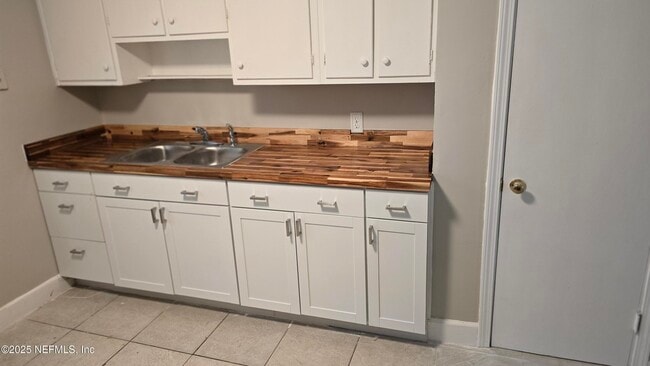 Building Photo - 2619 Bywood Rd