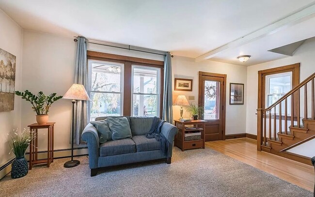 Building Photo - Spacious 4-Bedroom Home with Sunroom, Garage & Private Driveway!