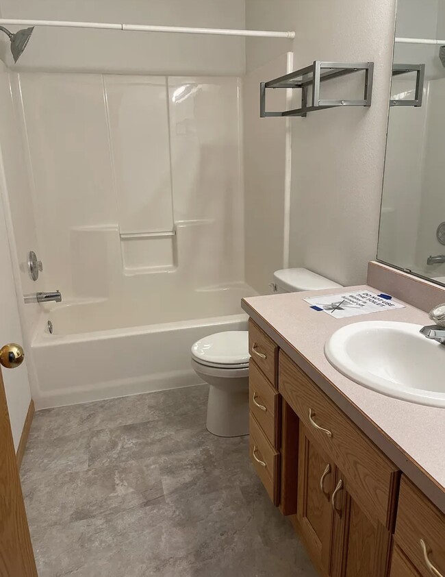 Building Photo - 2706 Wheatland Dr S