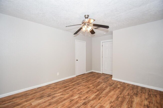 Building Photo - 15063 Woodforest Blvd